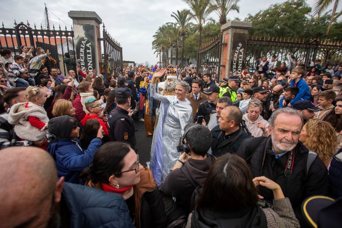 Fotogalería: Multitudinaria llegada de los Reyes Magos a Huelva