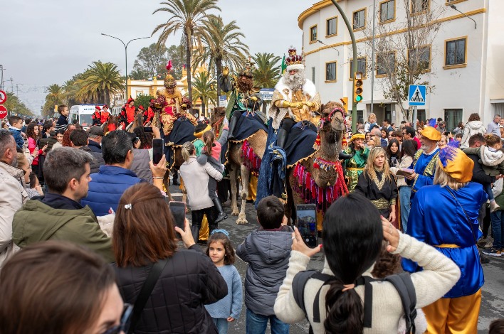 Fotogalería: Multitudinaria llegada de los Reyes Magos a Huelva