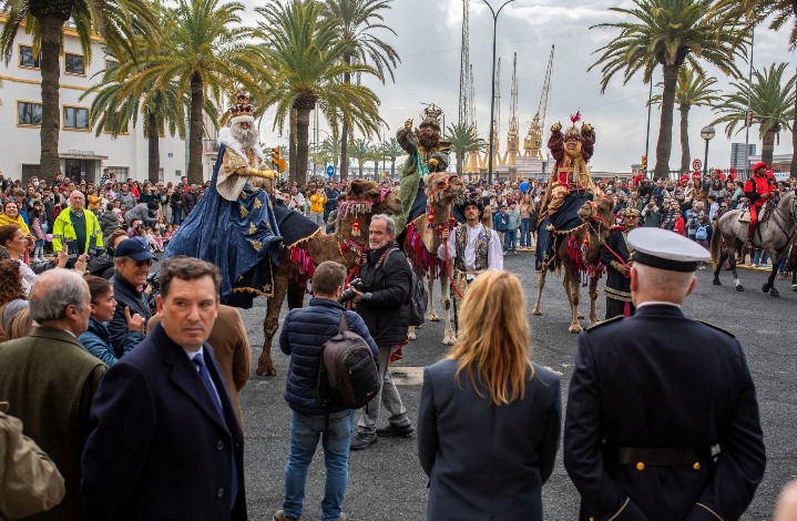 Fotogalería: Multitudinaria llegada de los Reyes Magos a Huelva