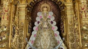 La Virgen del Rocío, entronizada de nuevo en su camarín