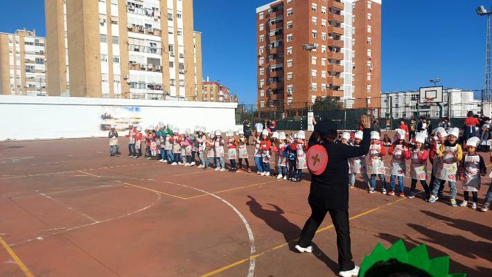 Imágenes del pasacalles de Carnaval del colegio Marismas del Odiel de Huelva