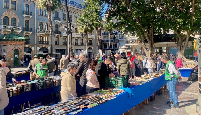 El Mercadillo del Libro Solidario regresa a la plaza de las Monjas para celebrar su 30 edición