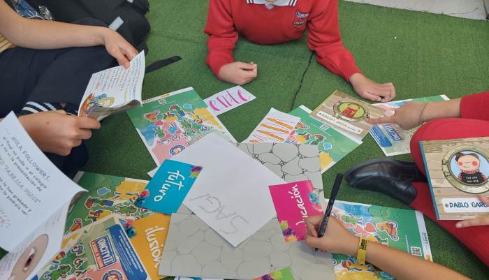 Más de 700 estudiantes y 10 docentes de Huelva crean el diccionario más inclusivo de la historia