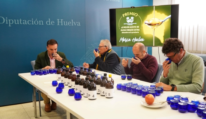 Expertos catadores de reconocido prestigio buscan el mejor aceite de oliva de Huelva