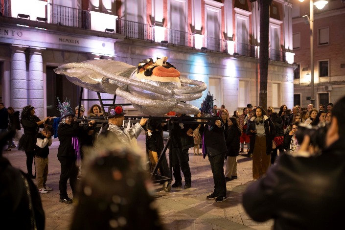 El tradicional entierro del Choco pone fin al Carnaval Colombino 2024