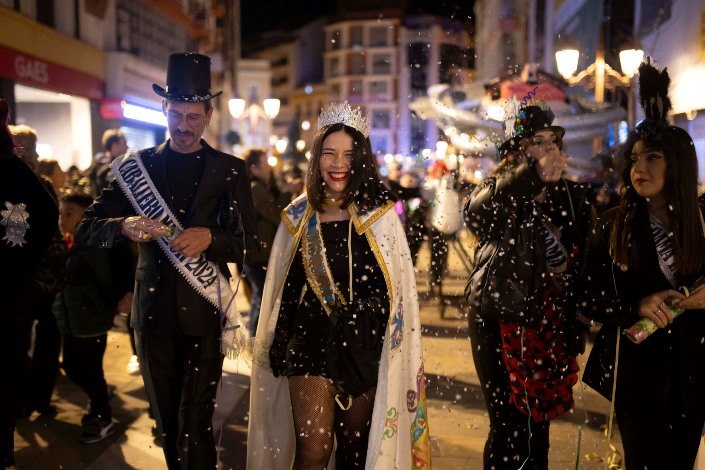 El tradicional entierro del Choco pone fin al Carnaval Colombino 2024