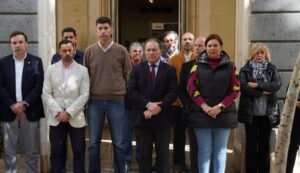 Huelva se suma a los minutos de silencio por los dos guardias civiles fallecidos en Barbate