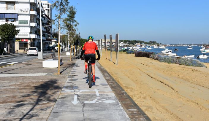 Punta Umbría inaugura la plaza 26 de Abril y el nuevo paseo junto a la ría