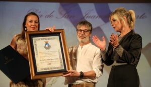 San Juan otorga el título de Hijo Adoptivo a Carlos Novo y la Medalla de la Villa a Foto Flores