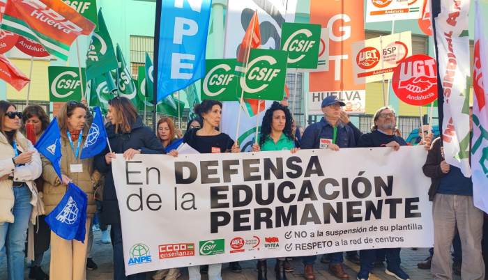 Sindicatos exigen garantías para los trabajadores de Centros de Educación Permanente