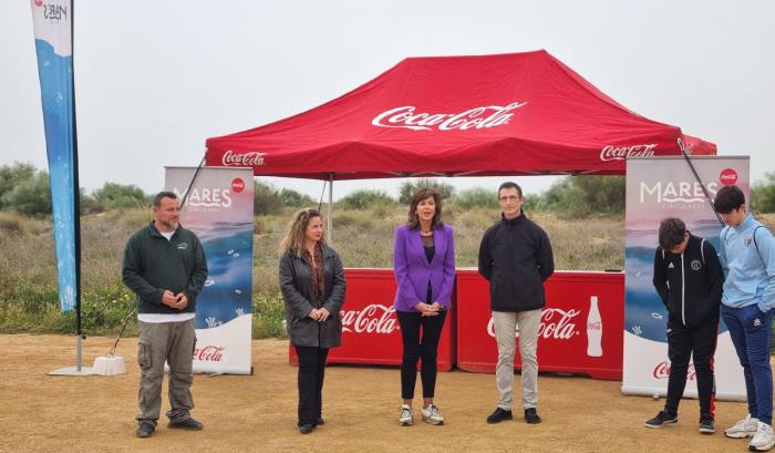 Voluntarios recogen más de 400 kilos de basuraleza en la playa de Marismas del Odiel