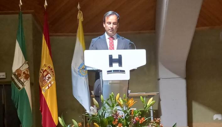 Homenaje a los docentes y al Personal de Administración y Servicios jubilado durante el curso