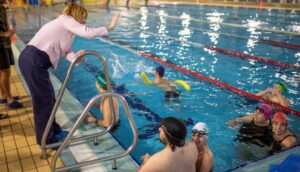 El Ayuntamiento de Huelva refuerza su apoyo al CODA y patrocina su grupo de atletismo y natación