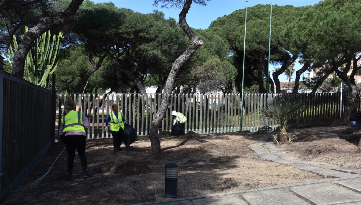 Plan especial de limpieza en la Casa de los Ingleses y el parque botánico de Punta Umbría 