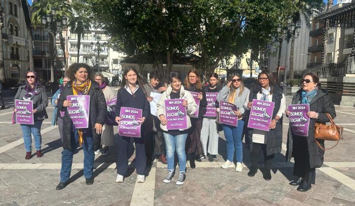 ‘Somos lucha, ni un paso atrás’: Manifestación 8M en Huelva por el Día de la Mujer 2024