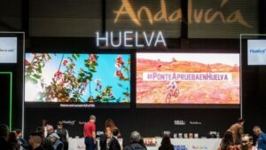 Toti propone “repensar” la ‘Marca Huelva’ y llevar una propuesta “sostenible” a Fitur