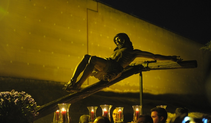 Niebla vivirá en la noche de este viernes su tradicional Vía Crucis junto a la muralla