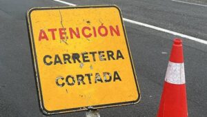 La carretera de El Castillo de las Guardas a Nerva, cortada al tráfico por obras de emergencia