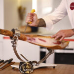 El cortador de jamón: un toque exquisito para tu boda