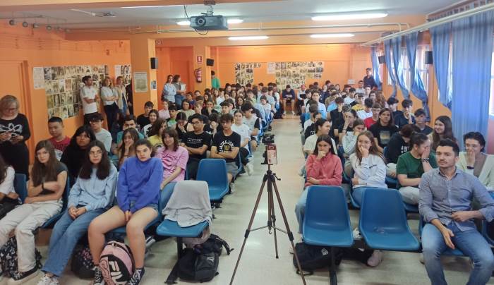 Alumnos del IES Estuaria de Huelva crean un libro de 'MistHerios'