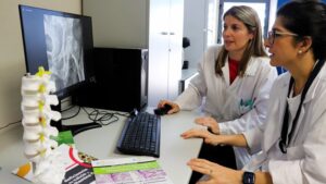 El hospital Juan Ramón Jiménez, acreditado por la Fundación Internacional de Osteoporosis