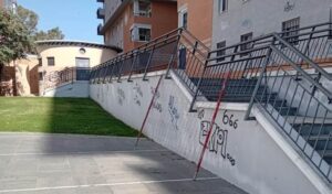 Eliminación de pintadas: cada mes se limpian en Huelva una media de 100 grafitis