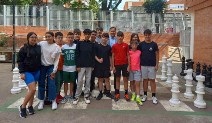 AulaDjaque: El IES La Orden de Huelva fomenta los beneficios del ajedrez 