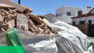 Punta Umbría pide no dejar en la calle sacas de escombros de obras en viviendas y locales