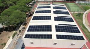 Punta Umbría comienza la instalación de placas fotovoltaicas en edificios municipales