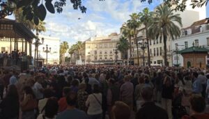 '¿Y Huelva cuándo?': unos 3.000 onubenses claman por la falta de infraestructuras