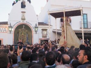 Imágenes del encuentro de la Virgen del Rocío con la Hermandad de Huelva