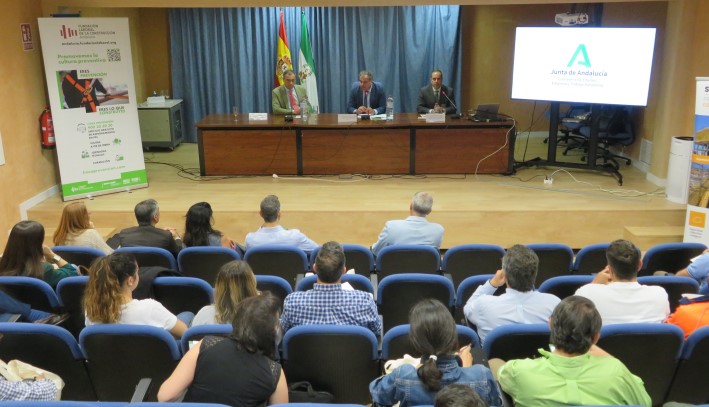 El Centro de Prevención de Riesgos Laborales de Huelva organiza un seminario de caídas en altura 