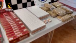 La Guardia Civil interviene más de 1.000 cajetillas de tabaco de contrabando en una tienda en Lepe