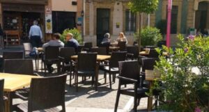 La nueva ordenanza de veladores de Huelva prohibirá beber de pie en las terrazas