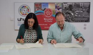 Caja Rural del Sur otorgará 110 becas a estudiantes de la UHU