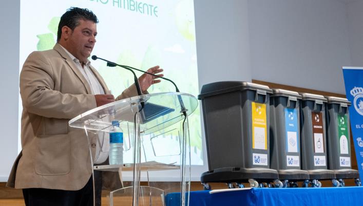 Diputación entrega juegos de contenedores de recogida selectiva a más de 50 municipios