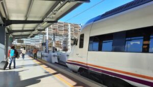 Renfe amplía desde el 1 de julio la oferta de Media Distancia entre Huelva y Sevilla línea ferroviaria