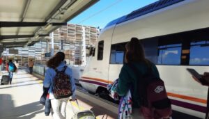 Un total de 128.000 personas han usado el tren entre Huelva y Sevilla en lo que va de año descuentos