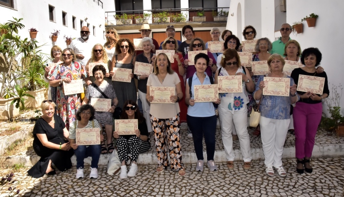 El Aula de Artes Plásticas de Ayamonte clausura el curso 2023-24 con una exposición