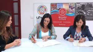 Colegio de Médicos y UHU estrechan su colaboración y realizarán acciones conjuntas