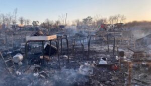Un incendio arrasa una treintena de chabolas en un asentamiento en Lucena del Puerto
