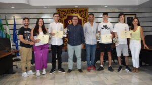 Punta Umbría reconoce a los mejores estudiantes de los IES Saltés y Bitácora
