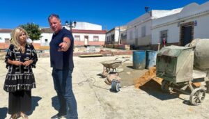 La subdelegada visita Paterna del Campo para inspeccionar las obras del PFEA y el 'DNI rural'