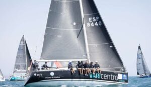 El barco onubense 'Varicentro DE6', tercero en el Trofeo La Reina