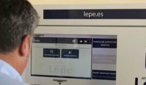 Lepe pone en marcha los nuevos Cyber Cajeros Ciudadanos