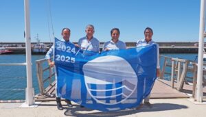 El puerto deportivo de Mazagón ya luce la bandera azul que distingue su excelencia