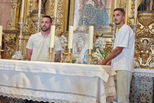 Ofrenda floral de los capitanes del Recreativo de Huelva a la Virgen de la Cinta. (Tenor)