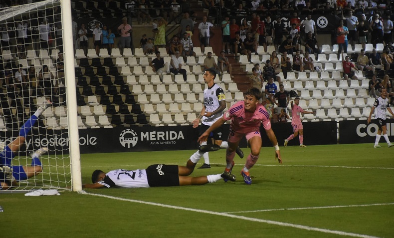 Davinchi, celebrando el gol. (Tenor)