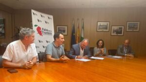 La CR Palos firma una póliza de crédito con Caja Rural para garantizar su operatividad