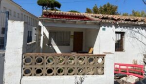 Punta Umbría reclama el derribo de las 'casas de los maestros' del colegio Santo Cristo del Mar